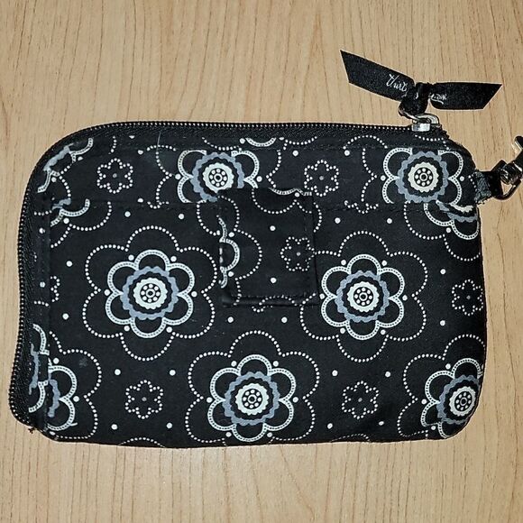 THIRTY-ONEāBLACKāANDĀ WHITEāFLORALāWALLET - Picture 2 of 8